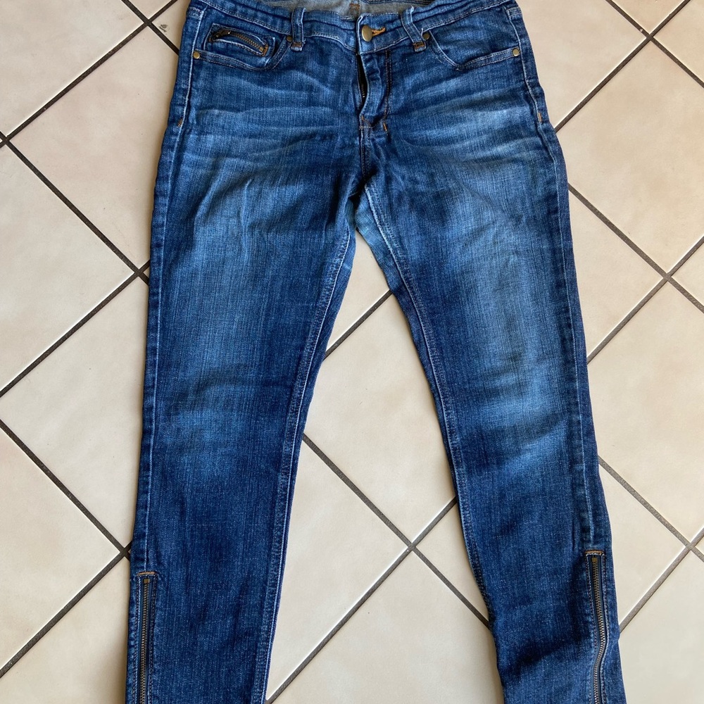 Jeans with zipper